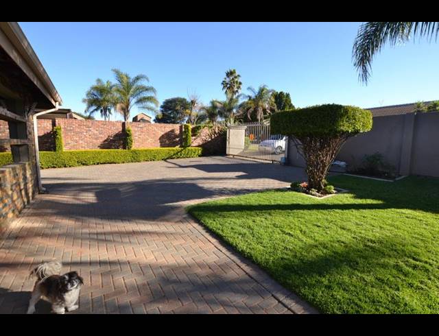 3 BEDROOM HOUSE FOR SALE IN HEUWELOORD